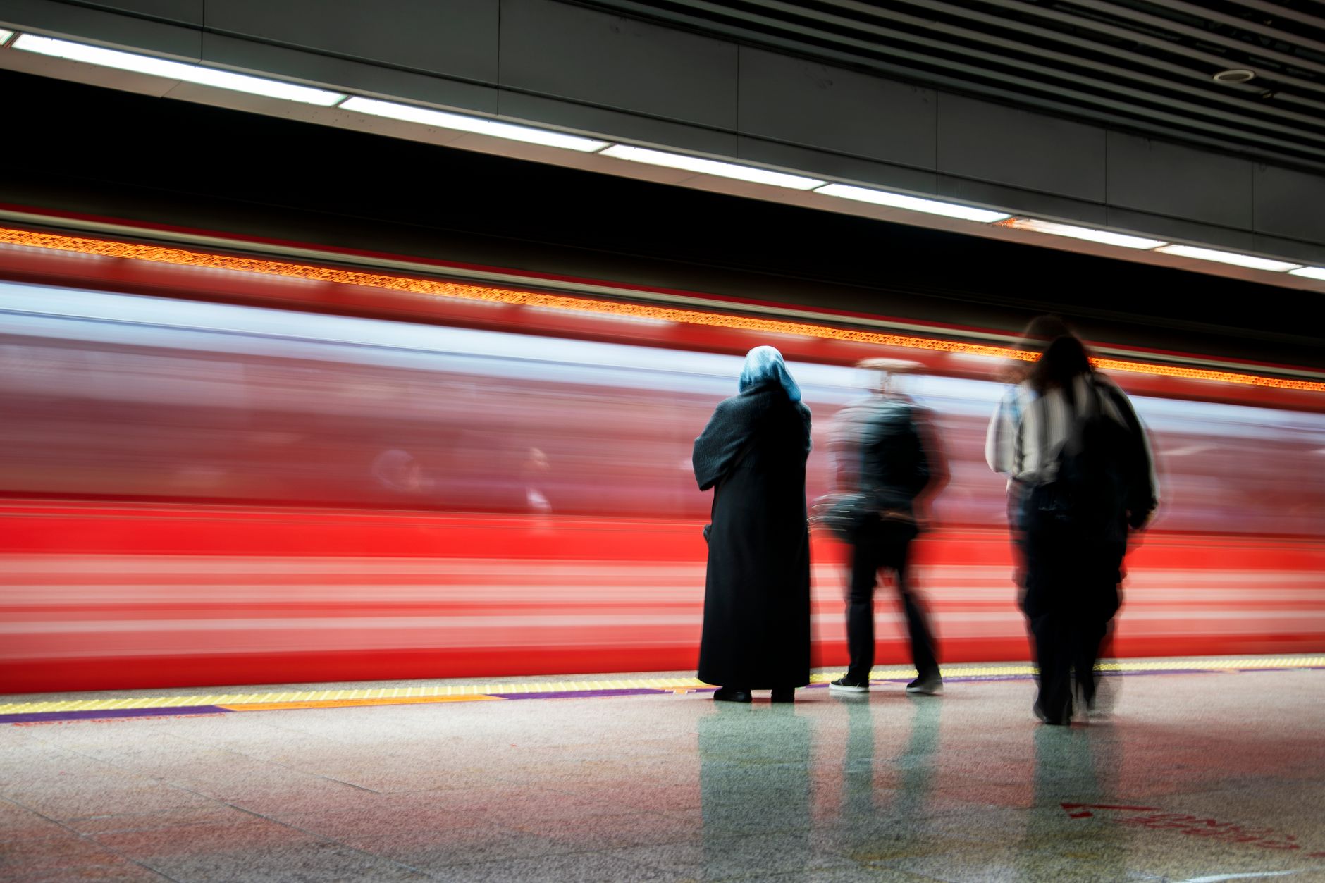 train passing through station platform safety clearance