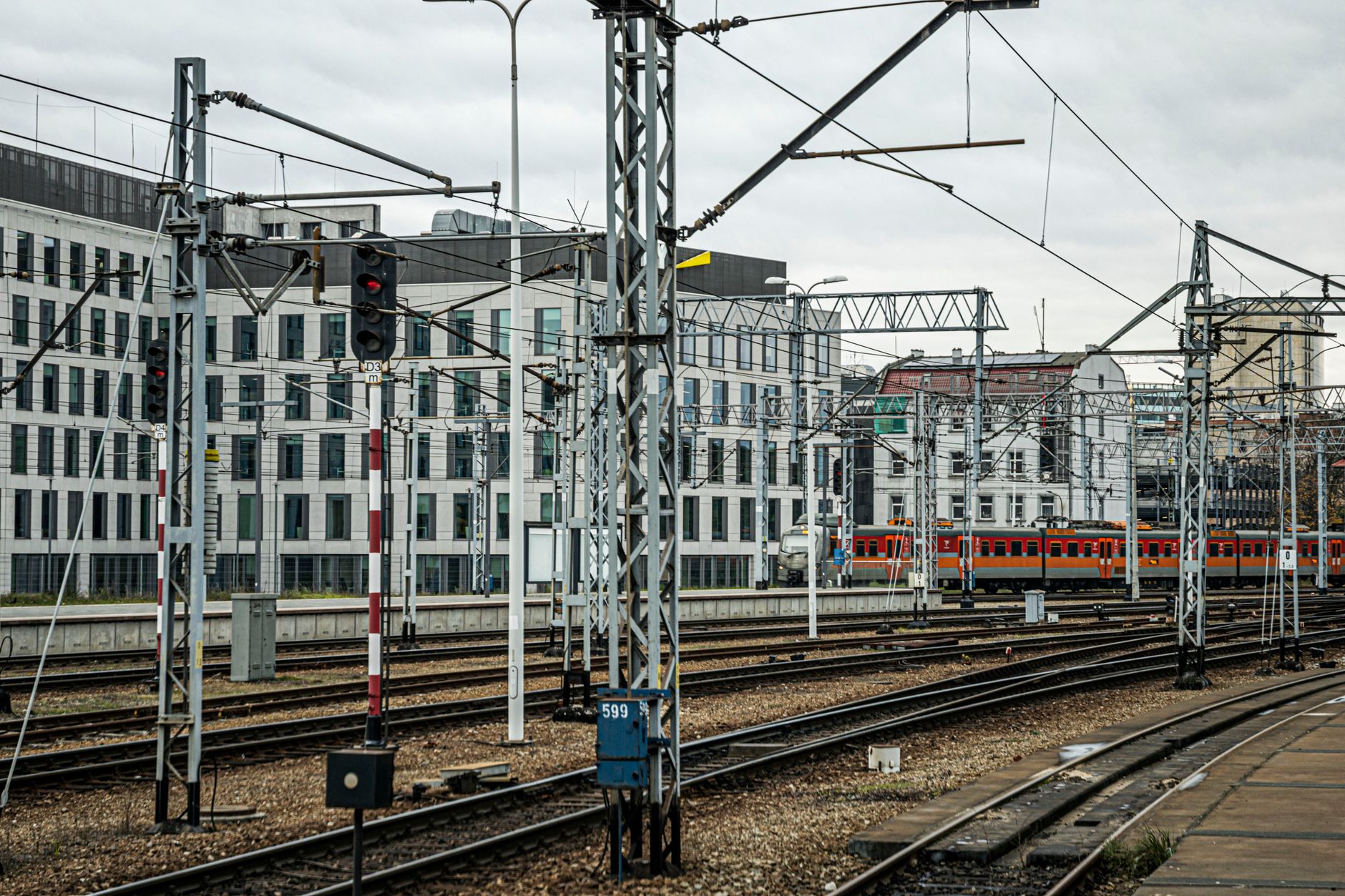electric train pantograph catching overhead wire