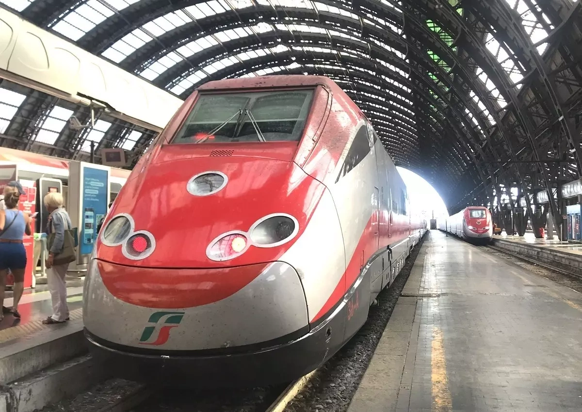 Tàu khách tốc độ cao tại châu Âu vận hành trên 200 km/h